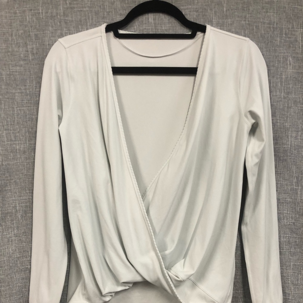 Small white Lululemon wrap
